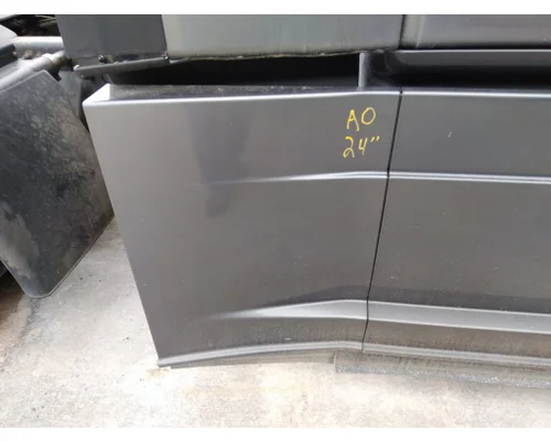 FREIGHTLINER CASCADIA 125 CAB SKIRTSIDE FAIRING