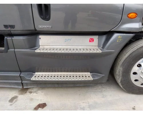 FREIGHTLINER CASCADIA 125 CAB SKIRT/SIDE FAIRING