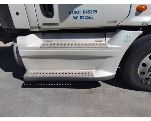 FREIGHTLINER CASCADIA 125 CAB SKIRTSIDE FAIRING