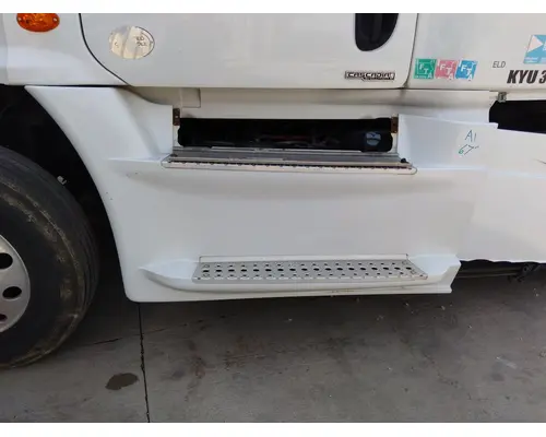 FREIGHTLINER CASCADIA 125 CAB SKIRTSIDE FAIRING