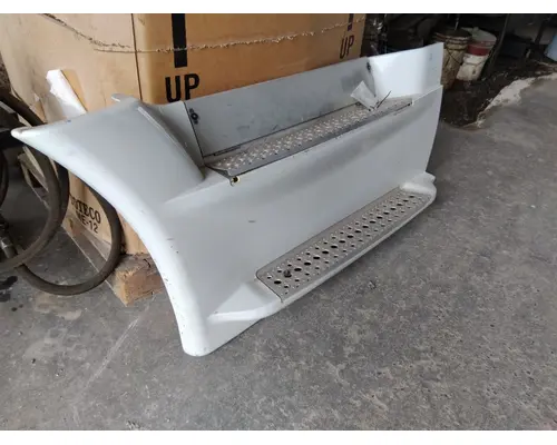 FREIGHTLINER CASCADIA 125 CAB SKIRTSIDE FAIRING