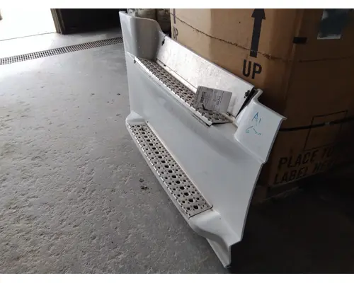 FREIGHTLINER CASCADIA 125 CAB SKIRTSIDE FAIRING