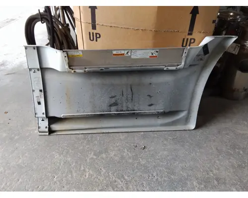 FREIGHTLINER CASCADIA 125 CAB SKIRTSIDE FAIRING