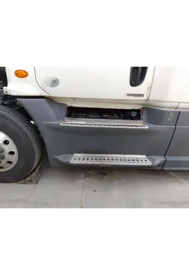 FREIGHTLINER CASCADIA 125 CAB SKIRT/SIDE FAIRING