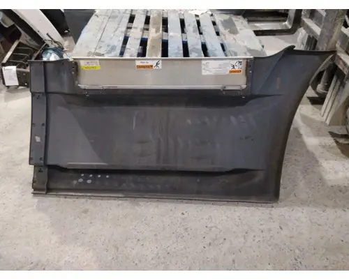 FREIGHTLINER CASCADIA 125 CAB SKIRTSIDE FAIRING