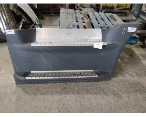 FREIGHTLINER CASCADIA 125 CAB SKIRTSIDE FAIRING