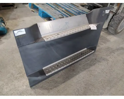 FREIGHTLINER CASCADIA 125 CAB SKIRTSIDE FAIRING