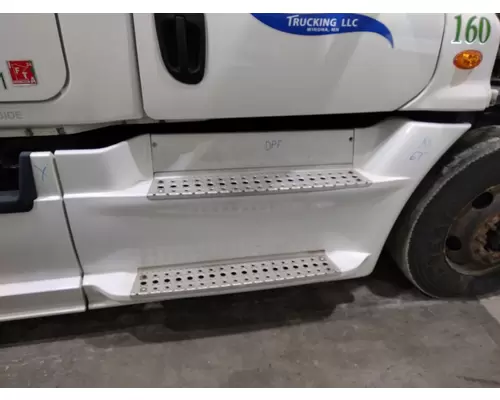 FREIGHTLINER CASCADIA 125 CAB SKIRTSIDE FAIRING