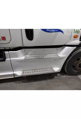 FREIGHTLINER CASCADIA 125 CAB SKIRT/SIDE FAIRING