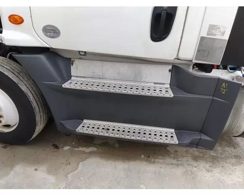 FREIGHTLINER CASCADIA 125 CAB SKIRTSIDE FAIRING