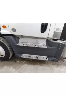 FREIGHTLINER CASCADIA 125 CAB SKIRT/SIDE FAIRING
