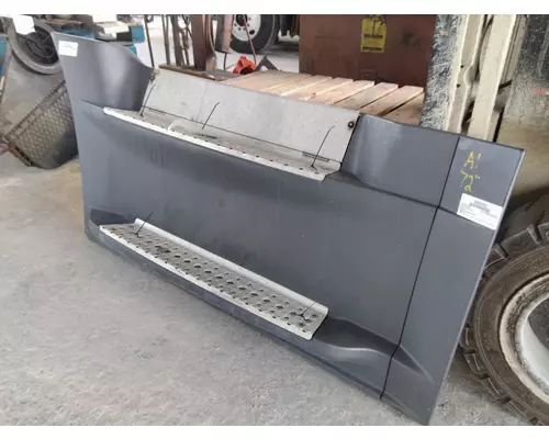 FREIGHTLINER CASCADIA 125 CAB SKIRTSIDE FAIRING