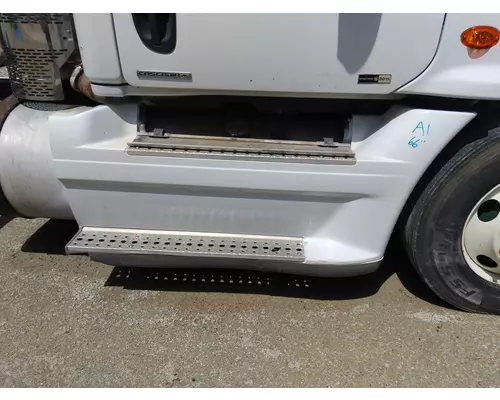 FREIGHTLINER CASCADIA 125 CAB SKIRTSIDE FAIRING