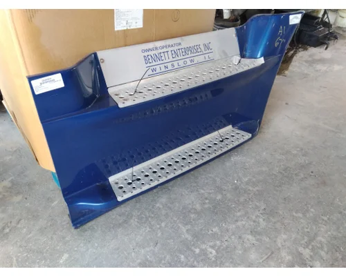 FREIGHTLINER CASCADIA 125 CAB SKIRTSIDE FAIRING