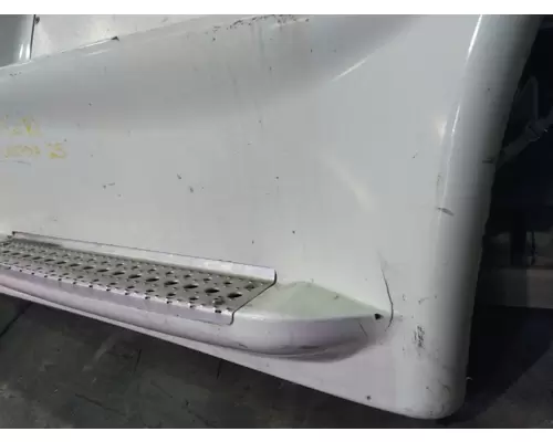 FREIGHTLINER CASCADIA 125 CAB SKIRTSIDE FAIRING