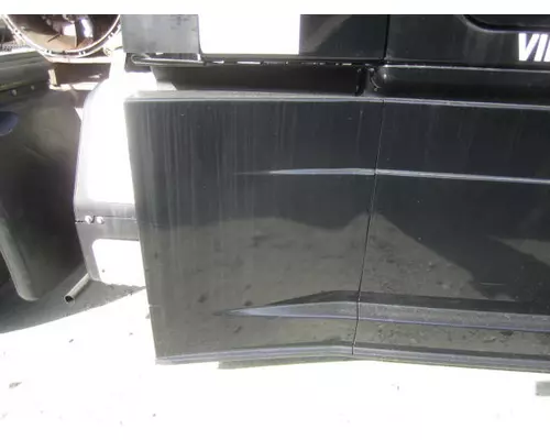 FREIGHTLINER CASCADIA 125 CAB SKIRTSIDE FAIRING