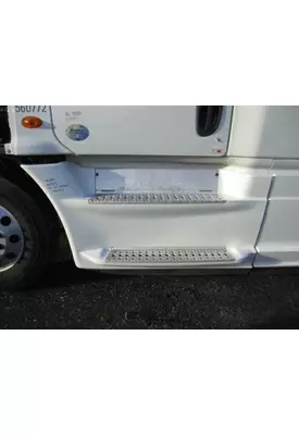 FREIGHTLINER CASCADIA 125 CAB SKIRT/SIDE FAIRING