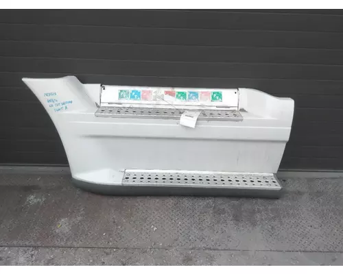 FREIGHTLINER CASCADIA 125 CAB SKIRTSIDE FAIRING