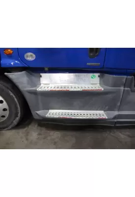 FREIGHTLINER CASCADIA 125 CAB SKIRT/SIDE FAIRING