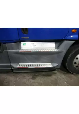 FREIGHTLINER CASCADIA 125 CAB SKIRT/SIDE FAIRING