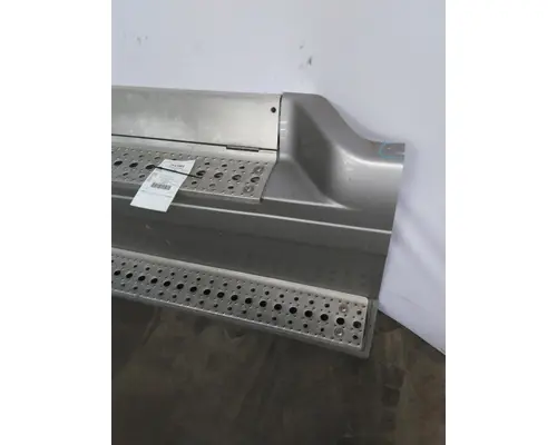 FREIGHTLINER CASCADIA 125 CAB SKIRTSIDE FAIRING