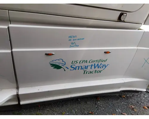 FREIGHTLINER CASCADIA 125 CAB SKIRTSIDE FAIRING