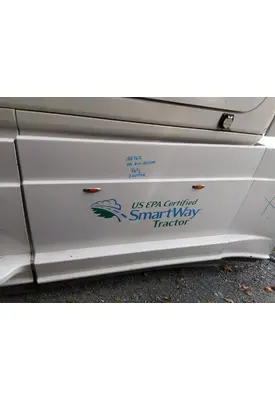 FREIGHTLINER CASCADIA 125 CAB SKIRT/SIDE FAIRING