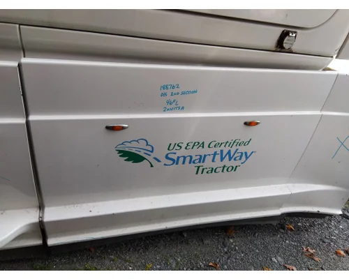 FREIGHTLINER CASCADIA 125 CAB SKIRTSIDE FAIRING