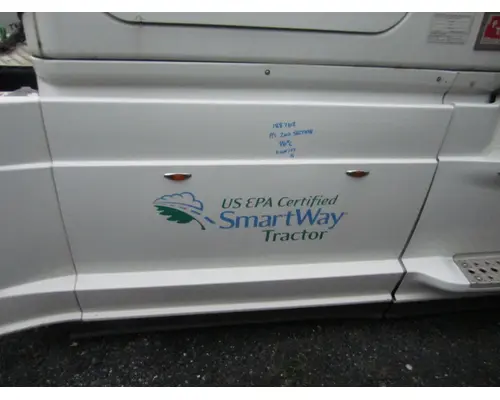FREIGHTLINER CASCADIA 125 CAB SKIRTSIDE FAIRING