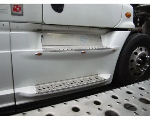 FREIGHTLINER CASCADIA 125 CAB SKIRTSIDE FAIRING