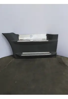 FREIGHTLINER CASCADIA 125 CAB SKIRT/SIDE FAIRING