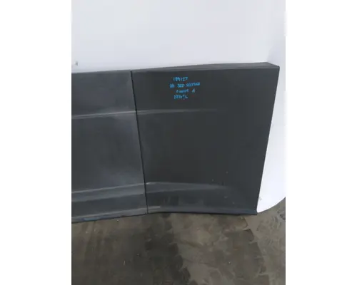 FREIGHTLINER CASCADIA 125 CAB SKIRTSIDE FAIRING