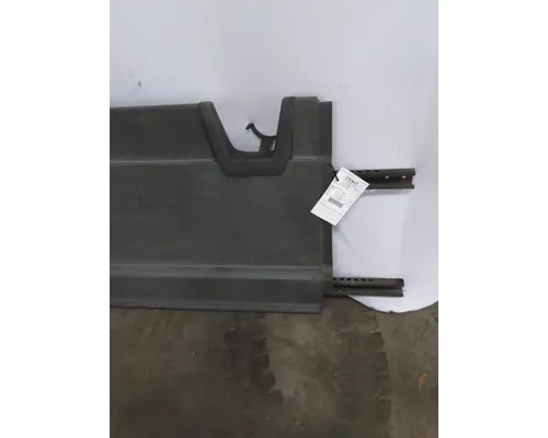 FREIGHTLINER CASCADIA 125 CAB SKIRTSIDE FAIRING