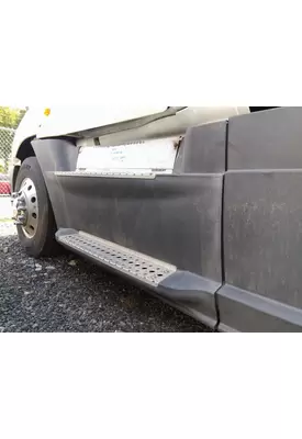 FREIGHTLINER CASCADIA 125 CAB SKIRT/SIDE FAIRING