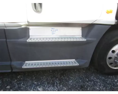 FREIGHTLINER CASCADIA 125 CAB SKIRTSIDE FAIRING
