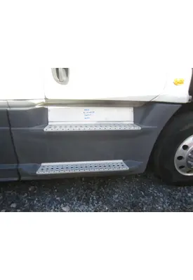 FREIGHTLINER CASCADIA 125 CAB SKIRT/SIDE FAIRING