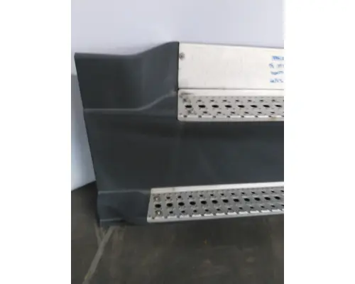 FREIGHTLINER CASCADIA 125 CAB SKIRTSIDE FAIRING