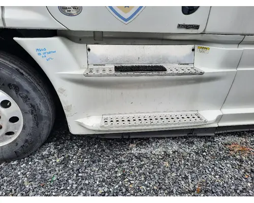 FREIGHTLINER CASCADIA 125 CAB SKIRTSIDE FAIRING