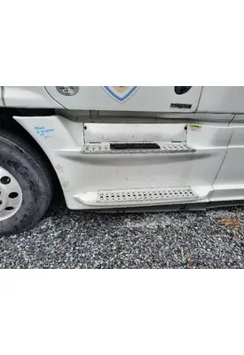 FREIGHTLINER CASCADIA 125 CAB SKIRT/SIDE FAIRING