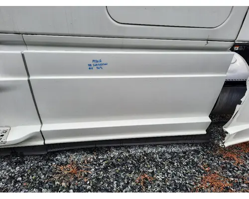 FREIGHTLINER CASCADIA 125 CAB SKIRTSIDE FAIRING