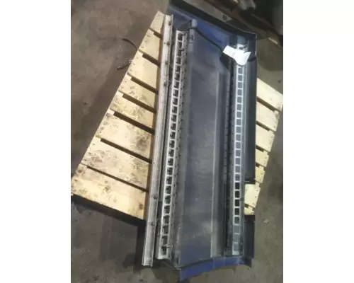 FREIGHTLINER CASCADIA 125 CAB SKIRTSIDE FAIRING