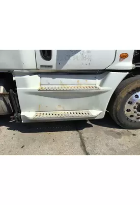 FREIGHTLINER CASCADIA 125 CAB SKIRT/SIDE FAIRING