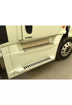 FREIGHTLINER CASCADIA 125 CAB SKIRT/SIDE FAIRING