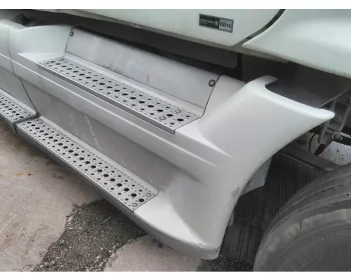 FREIGHTLINER CASCADIA 125 CAB SKIRTSIDE FAIRING