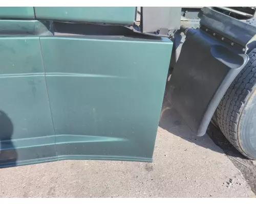 FREIGHTLINER CASCADIA 125 CAB SKIRTSIDE FAIRING