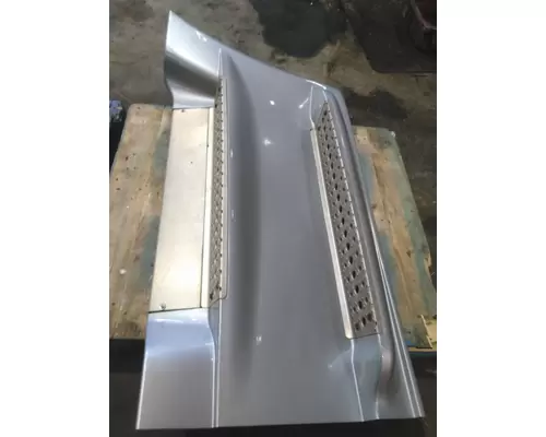 FREIGHTLINER CASCADIA 125 CAB SKIRTSIDE FAIRING
