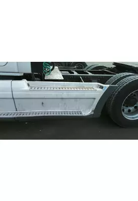 FREIGHTLINER CASCADIA 125 CAB SKIRT/SIDE FAIRING