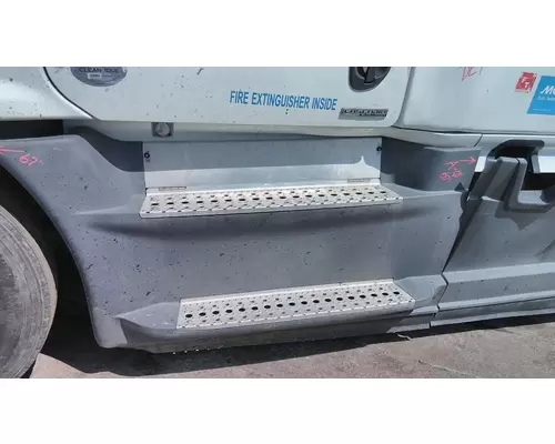 FREIGHTLINER CASCADIA 125 CAB SKIRTSIDE FAIRING