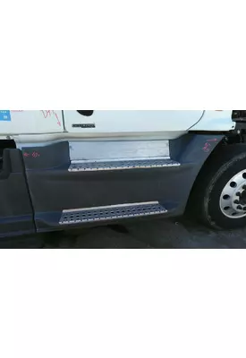 FREIGHTLINER CASCADIA 125 CAB SKIRT/SIDE FAIRING