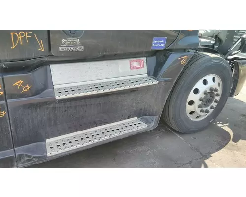 FREIGHTLINER CASCADIA 125 CAB SKIRTSIDE FAIRING